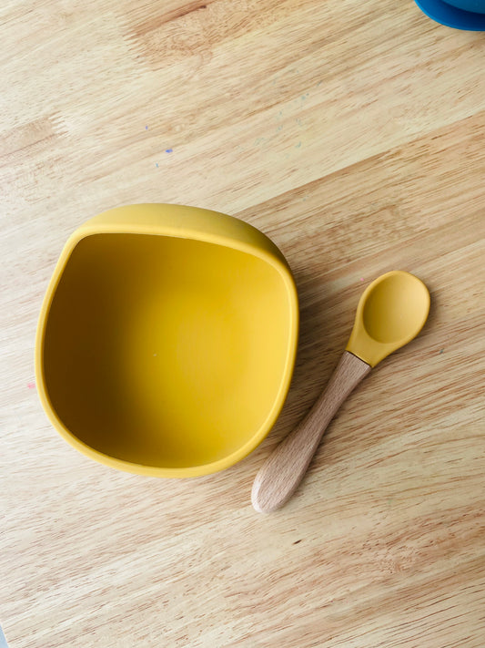 Food bowl 🥣 with matching spoon! 🔆 - Yellow